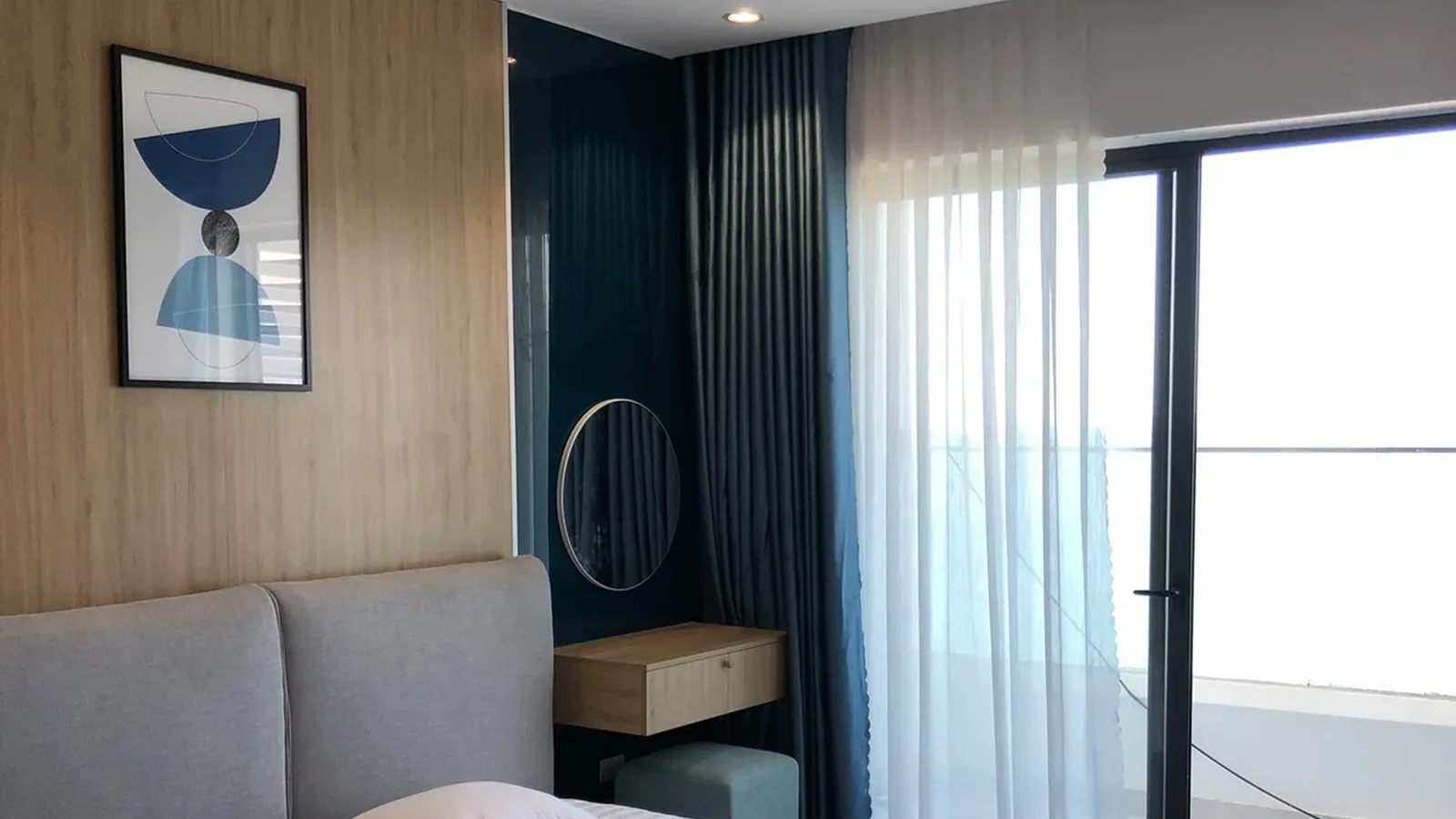 Căn hộ cho thuê tại Quy Nhơn được WOTU làm full nội thất, khu ngủ mở ra ban công